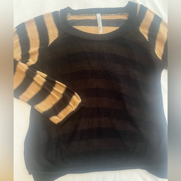 Women’s Absolutely creative size L black and tan sheer knit sweater. - Picture 4 of 8